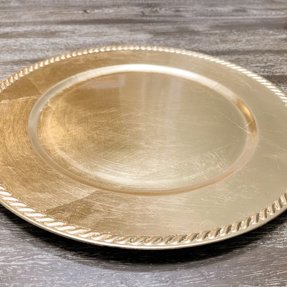 Gold charger plates , 59 chargers - Picture 5 of 11